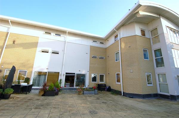 Dukes Court, Queensmead, Farnborough