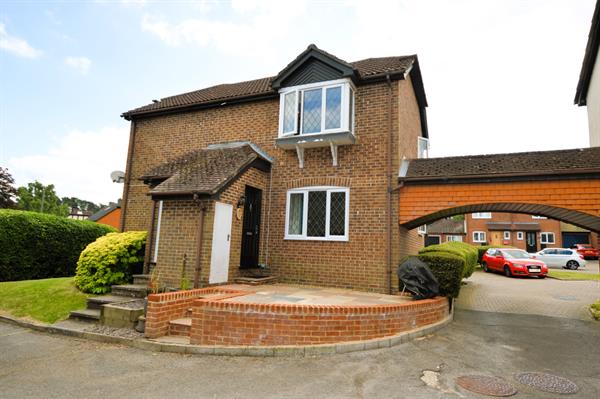 Hawkesworth Drive, Bagshot