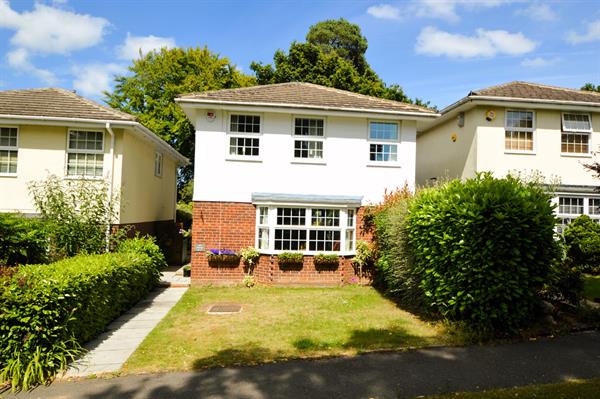 Elizabeth Avenue, Bagshot