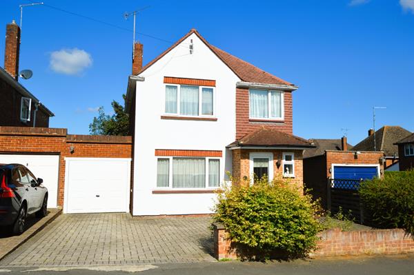Cedar Close, Bagshot