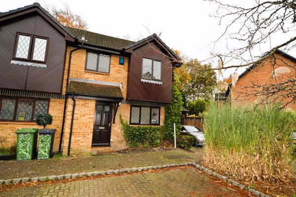 Shire Close, Bagshot