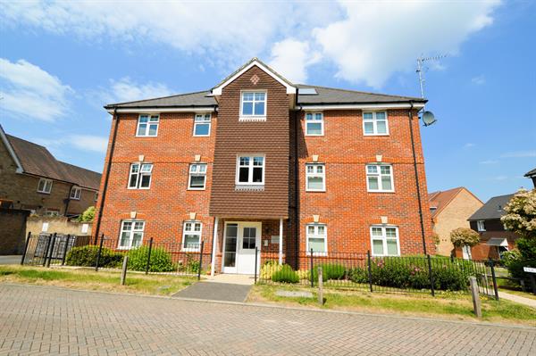 Gomer Road, Bagshot
