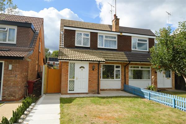 Faulkner Place, Bagshot